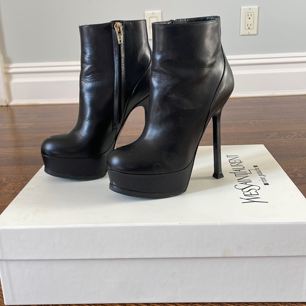 Yves Saint Laurent Tribtoo Black Leather Ankle Boot Size 35